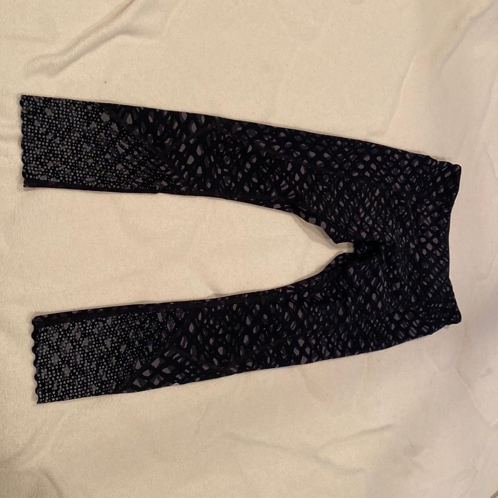 XS Lululemon Yoga pants (black and gray pattern)
